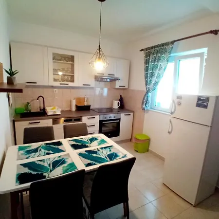 Guest house Luna Tribunj (Sibenik-Knin)