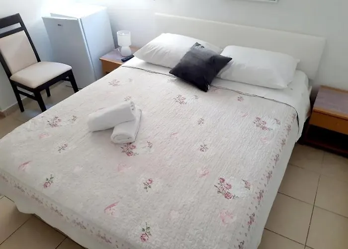 Luna Tribunj בית הארחה 3*