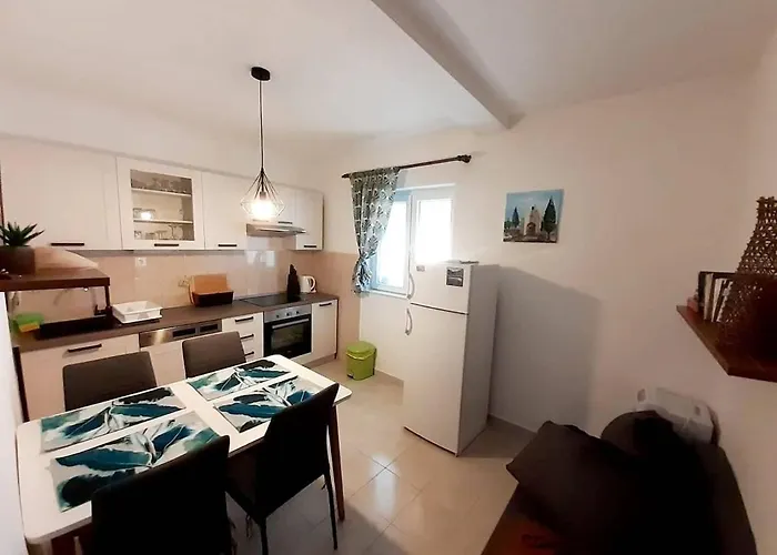 Luna Tribunj בית הארחה