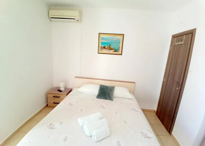 בית הארחה Luna Tribunj 3*