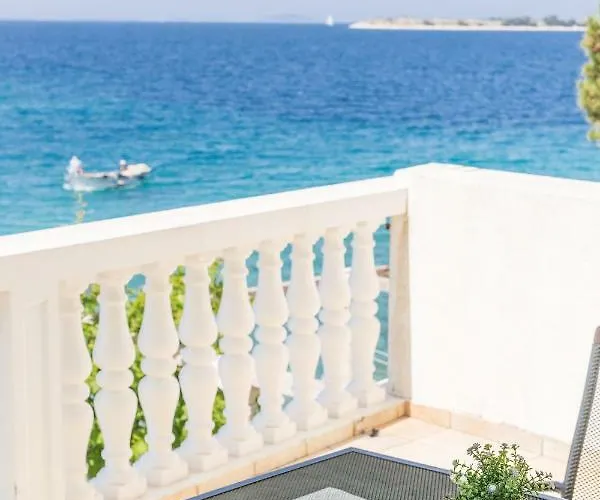 Luna Tribunj Gasthuis Tribalj